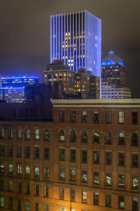 Ferienwohnung King Bed W/ Panoramic Views Of Dt! Rochester Exterior foto