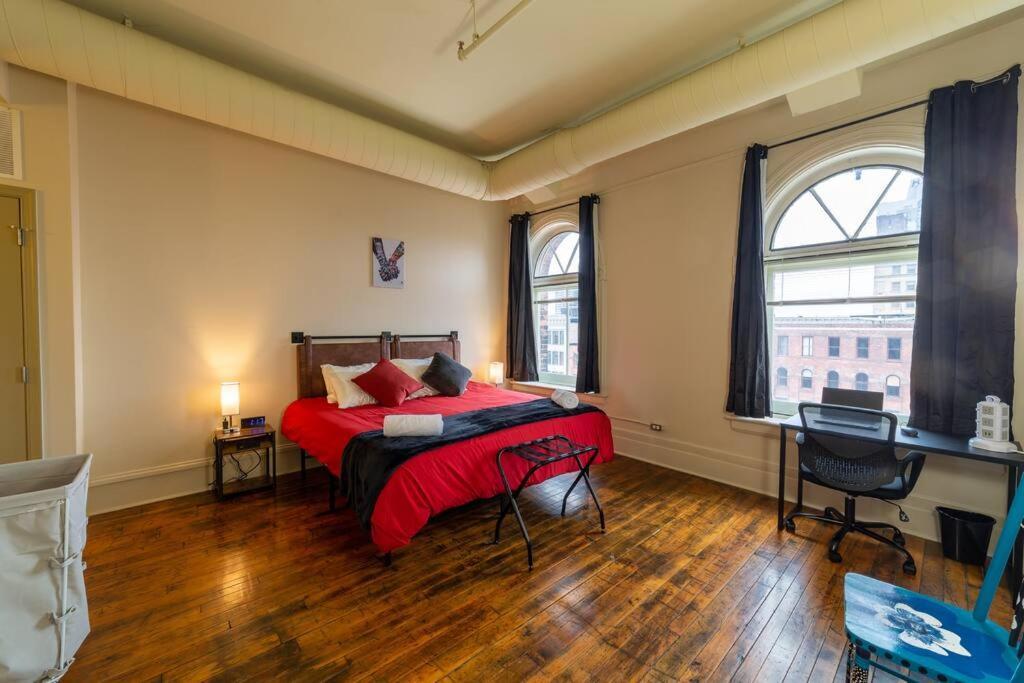 Ferienwohnung King Bed W/ Panoramic Views Of Dt! Rochester Exterior foto