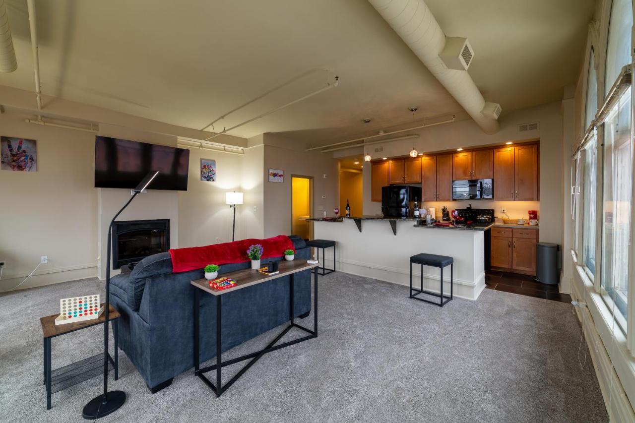Ferienwohnung King Bed W/ Panoramic Views Of Dt! Rochester Exterior foto