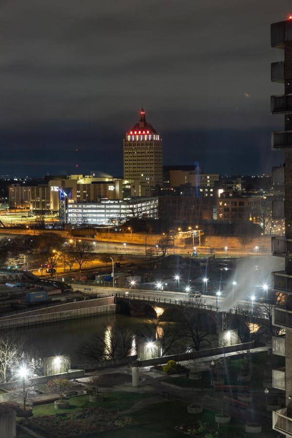 Ferienwohnung King Bed W/ Panoramic Views Of Dt! Rochester Exterior foto
